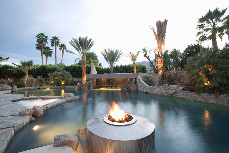 Ingenious Ways to Light Your Pool Area Using Fire