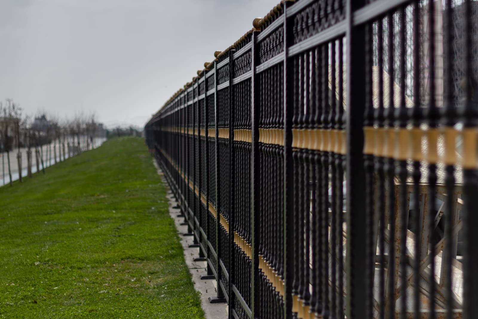 5 Ways To Use Aluminum Fencing For Your Landscape Design